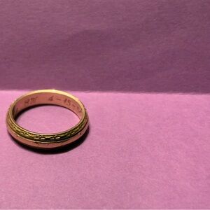 Elegant Solid Gold Women's Ring